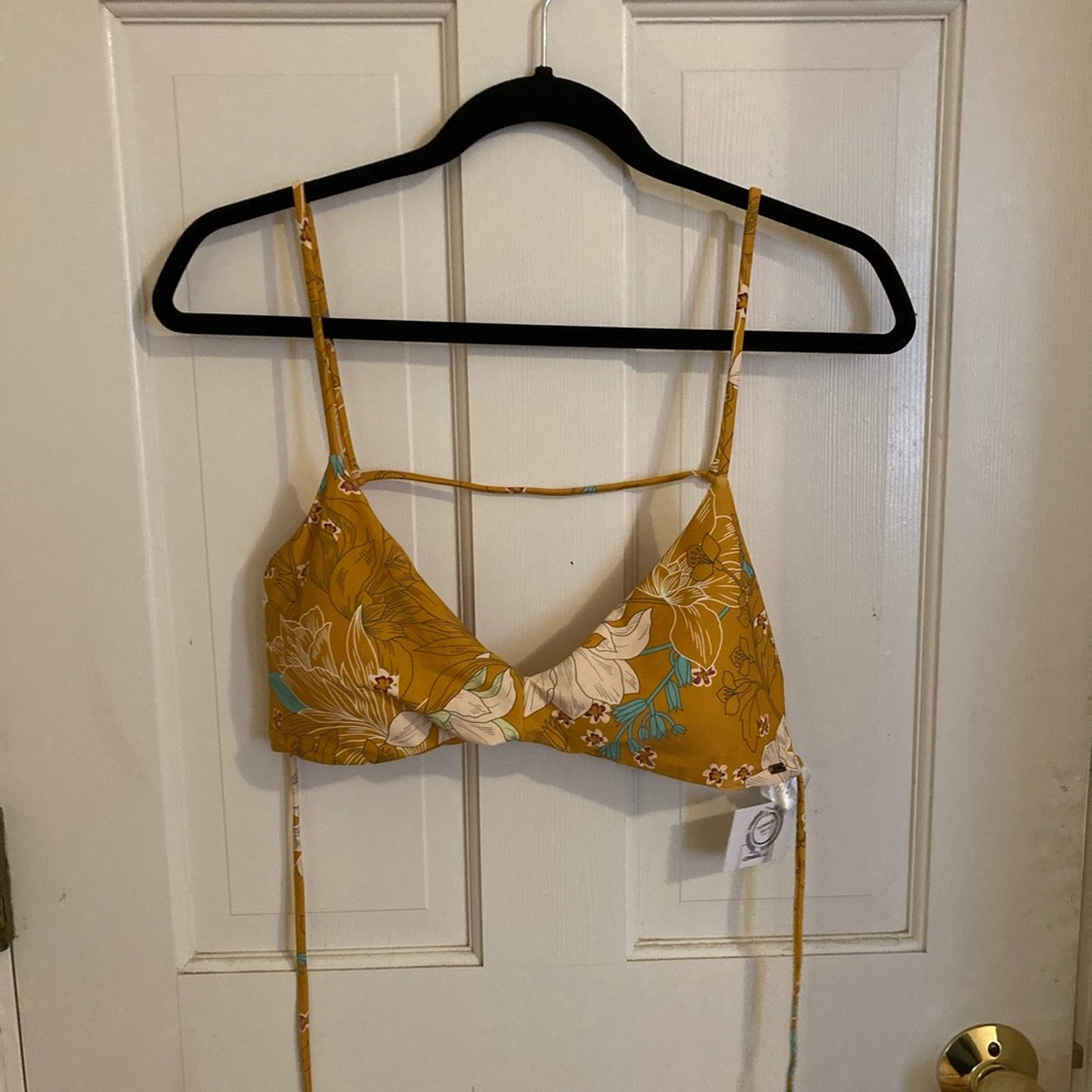 O’Neil bathing suit top NWT
